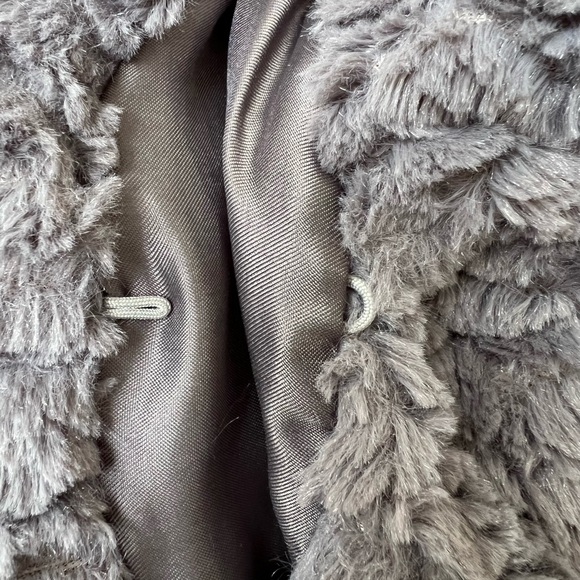 Sisters Outerwear Gray Cropped Evening Open Front Bolero Faux Fur Shrug. NWT. - Picture 5 of 8